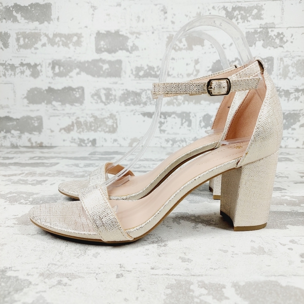New Bandolino Armory 3 Champaigne Open Toe Ankle Strap Heeled Sandals T310